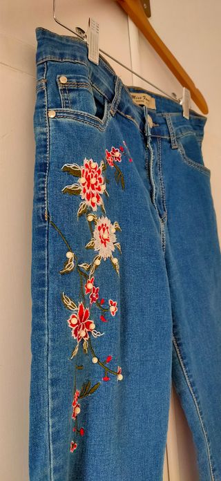 Vaqueros Miss Fanny bordados florales