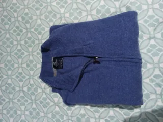 Jersey azul con cremallera