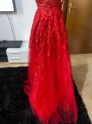 Abito lungo rosso con pizzo