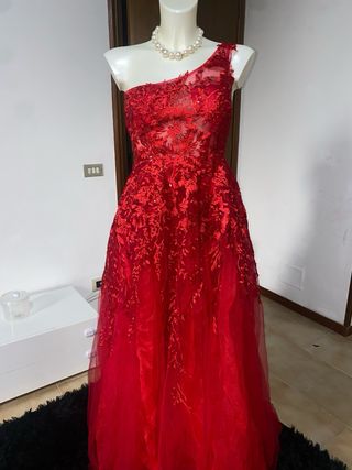 Abito lungo rosso con pizzo