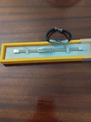 Pulseras de goma y metal