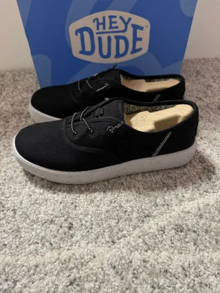 Zapatillas Hey Dude Negras y Blancas