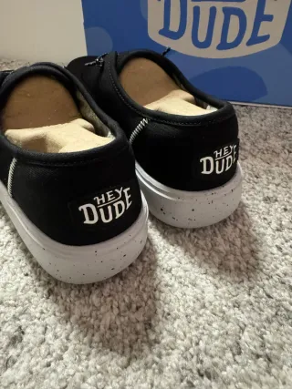 Zapatillas Hey Dude Negras y Blancas