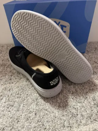 Zapatillas Hey Dude Negras y Blancas