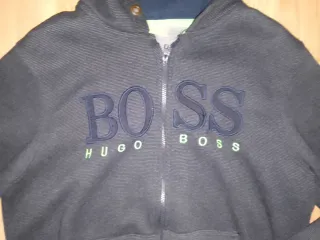 Sudadera Hugo Boss Azul y Gris.