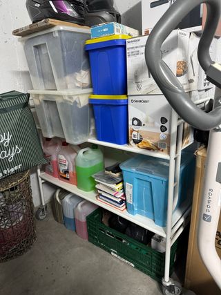 Estantería blanca con ruedas