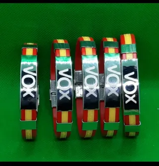 5 Pulseras de España grabadas con el logotipo VOX