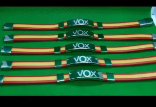 5 Pulseras de España grabadas con el logotipo VOX