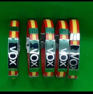 5 Pulseras de España grabadas con el logotipo VOX