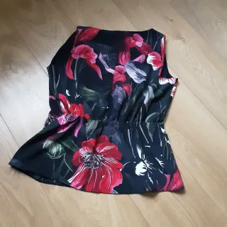 Camisa Morgan flores negra y roja talla M