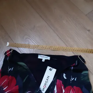Camisa Morgan flores negra y roja talla M