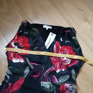 Camisa Morgan flores negra y roja talla M