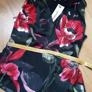 Camisa Morgan flores negra y roja talla M