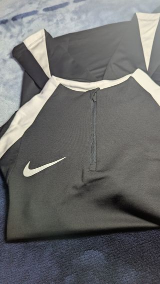 Sudadera Nike 3/4 Zip Entrenamiento Negra y Blanca