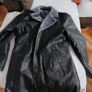 Chaquetón hombre polipiel negro