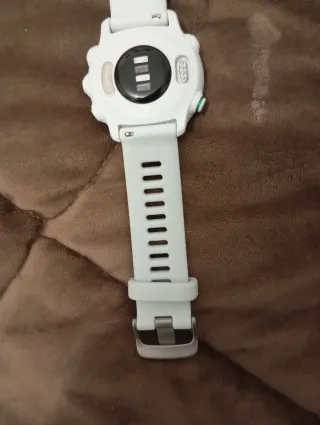 Reloj Garmin Blanco y Plateado está nuevo