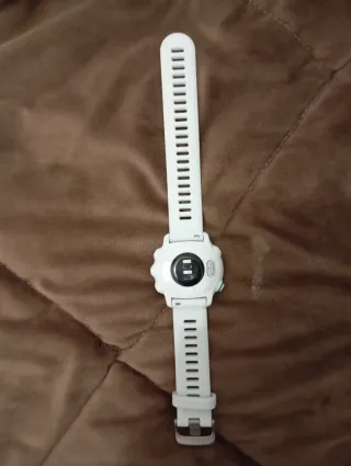 Reloj Garmin Blanco y Plateado está nuevo