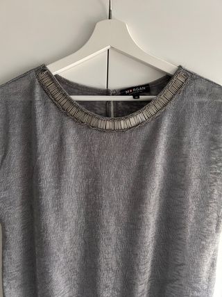 Top Morgan gris adornado, nuevo