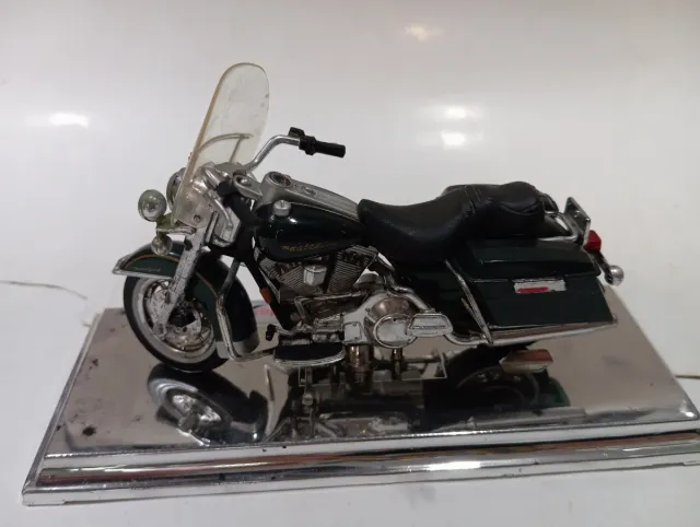 Moto Harley Davidson 1997 flhr road king.1,18