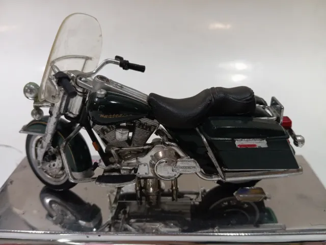 Moto Harley Davidson 1997 flhr road king.1,18