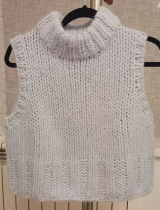 Chaleco Zara cuello alto, color azul cielo