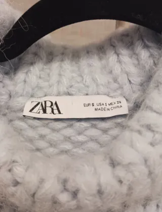 Chaleco Zara cuello alto, color azul cielo