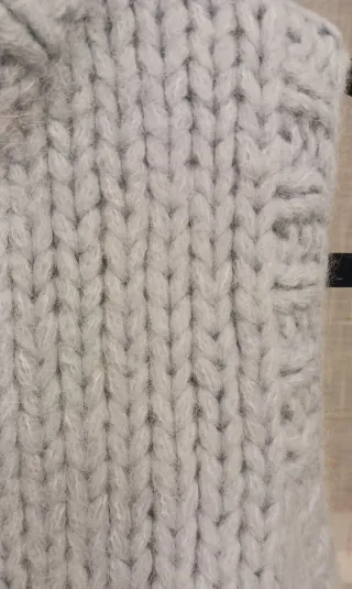 Chaleco Zara cuello alto, color azul cielo