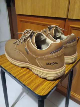 Zapatos marrones de cordones