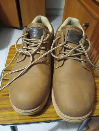 Zapatos marrones de cordones