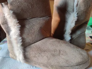 Stivaletti beige Accessorize con finta pelliccia