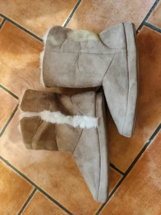 Stivaletti beige Accessorize con finta pelliccia