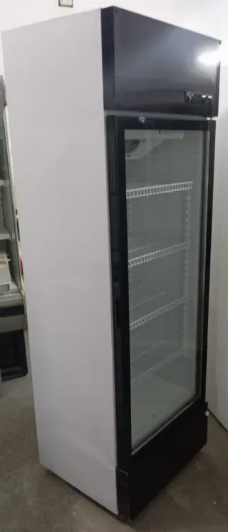 Nevera Expositora Negra Semi Nueva por 350€!