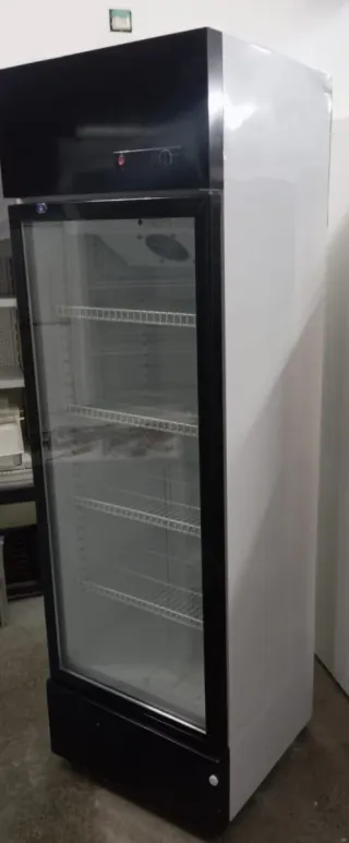Nevera Expositora Negra Semi Nueva por 350€!