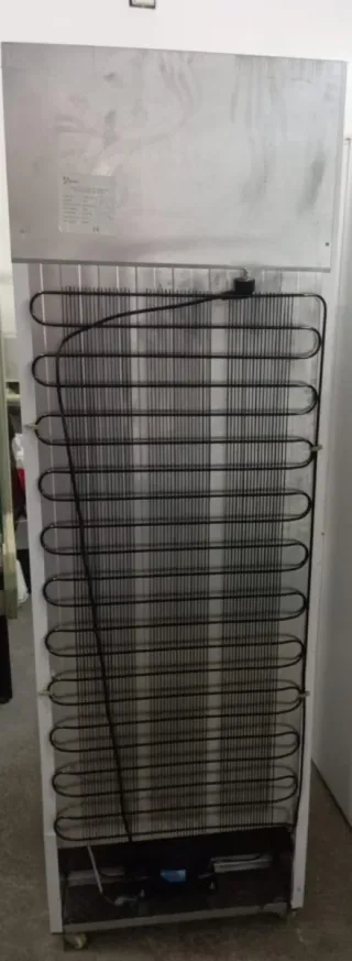 Nevera Expositora Negra Semi Nueva por 350€!