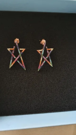 Pendientes estrella con pedrería