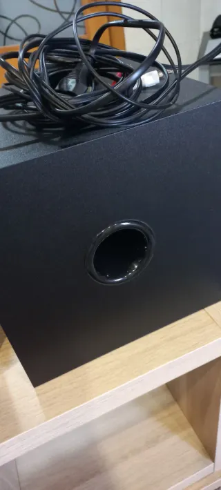 Altavoces casa/ordenador negros y grises