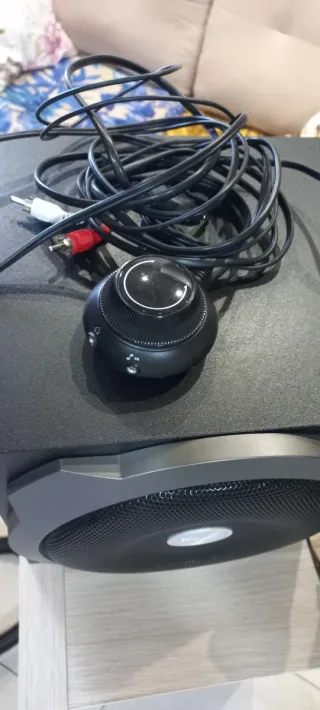 Altavoces casa/ordenador negros y grises