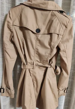 Gabardina Beige Doble Botonadura