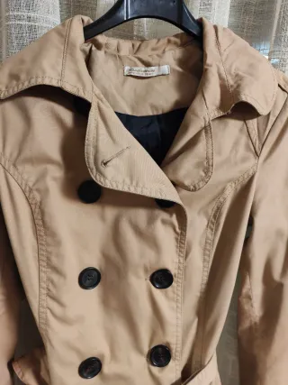 Gabardina Beige Doble Botonadura