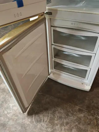 Nevera LG blanca con congelador