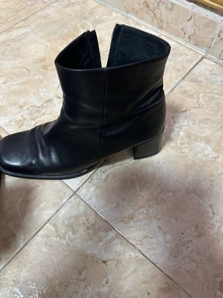 Botines de piel negros