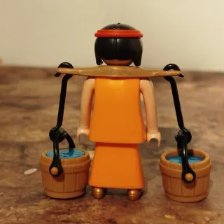 Playmobil mujer aguadora con cántaros