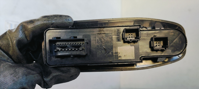 MANDO ELEVALUNAS DELANTERO IZQUIERDO PEUGEOT 2008