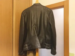 Cazadora de cuero sintético