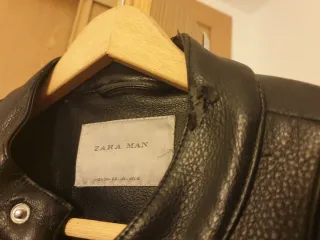 Cazadora de cuero sintético