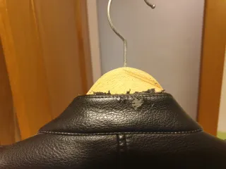 Cazadora de cuero sintético