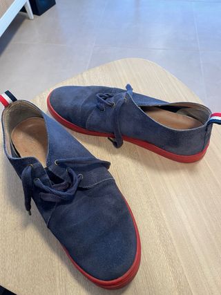 Zapatillas El Ganso de piel azul con suela roja