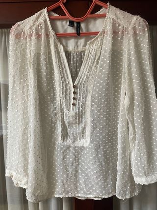 Blusa blanca con lunares