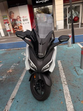 Honda Forza 125cc 2025 tiene 19800 kilómetros