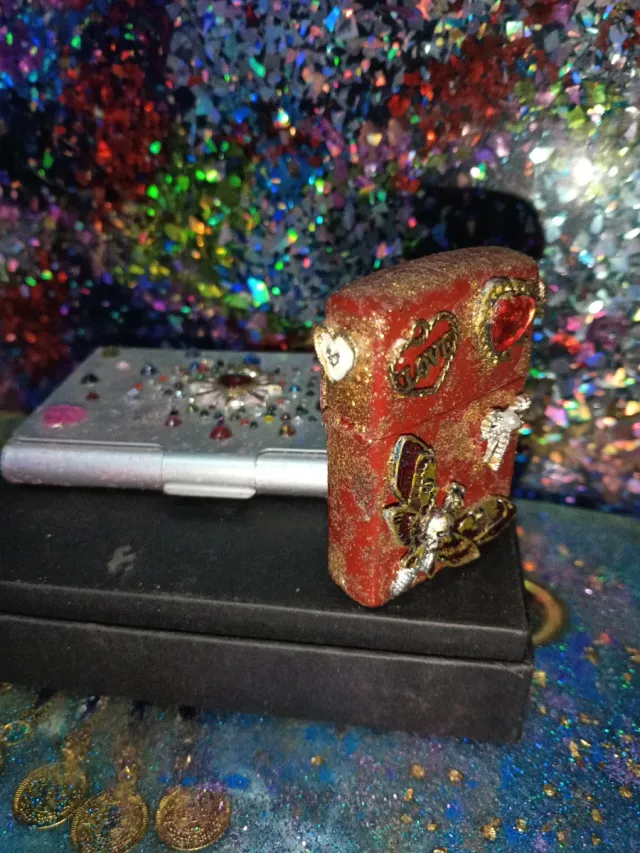 Pacchetto promozionale Tarjetero e accendino tipo Zippo Forever